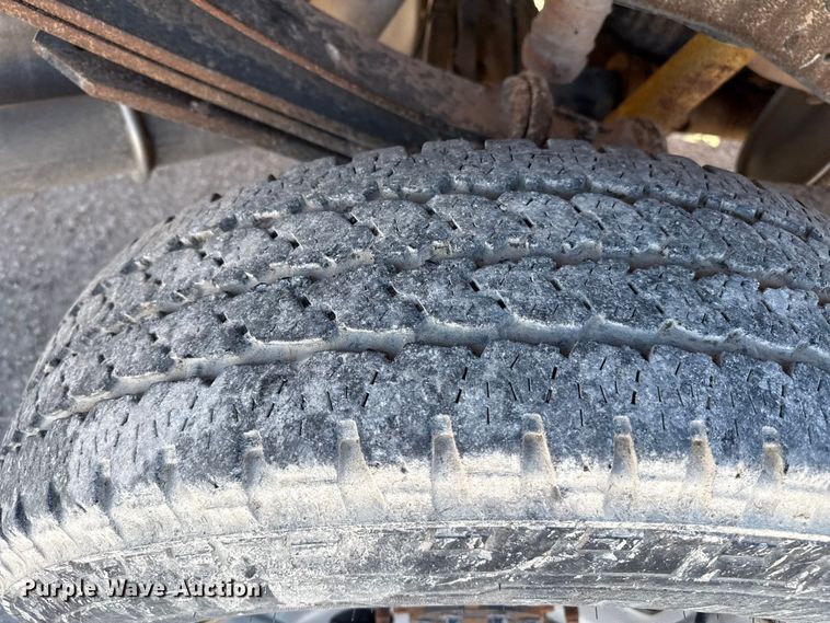 image for item EP0904 2015 Ford F250 flatbed pickup truck