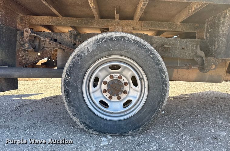 image for item EP0904 2015 Ford F250 flatbed pickup truck