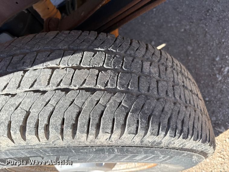 image for item EP0904 2015 Ford F250 flatbed pickup truck