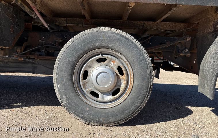 image for item EP0904 2015 Ford F250 flatbed pickup truck