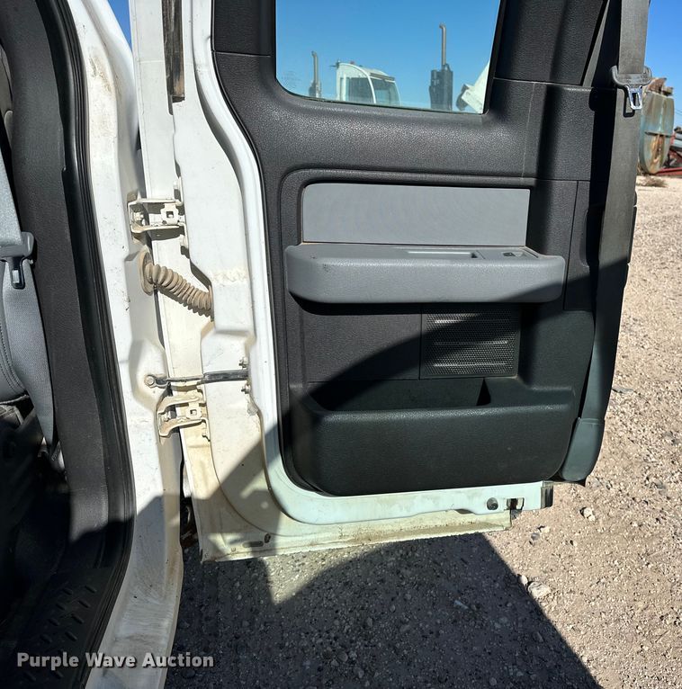 image for item EP0912 2013 Ford F150 SuperCab pickup truck