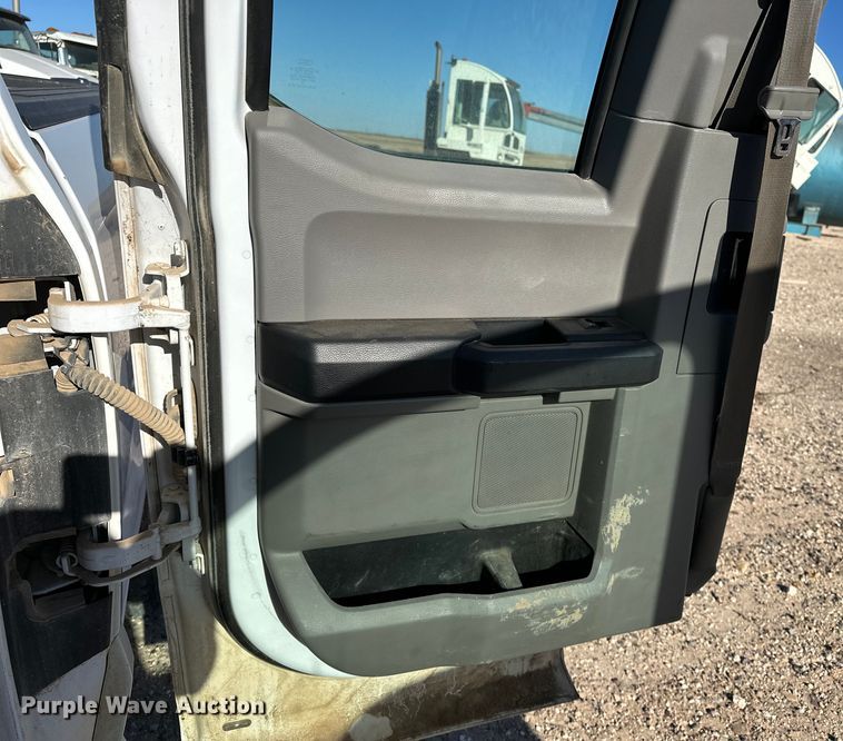 image for item EP0915 2017 Ford F150 SuperCab pickup truck