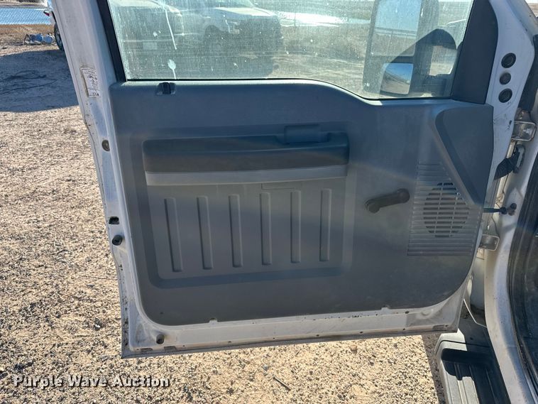 image for item EP0917 2014 Ford F250 flatbed pickup truck