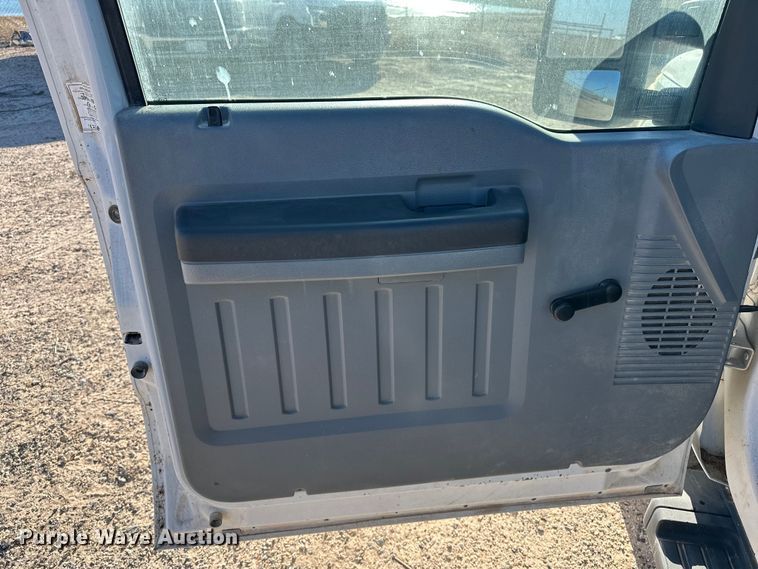 image for item EP0917 2014 Ford F250 flatbed pickup truck