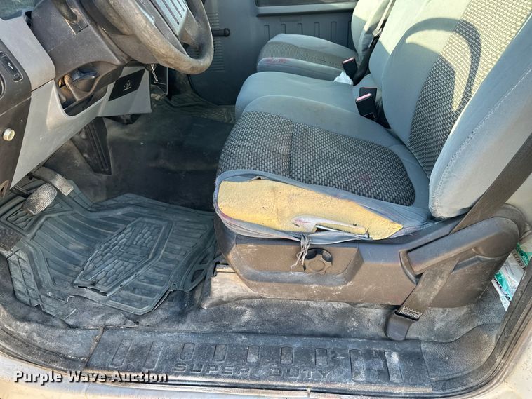 image for item EP0917 2014 Ford F250 flatbed pickup truck