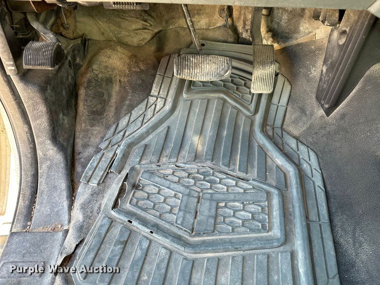 image for item EP0917 2014 Ford F250 flatbed pickup truck