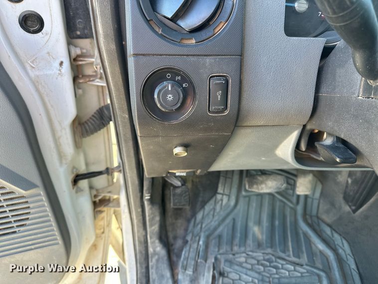 image for item EP0917 2014 Ford F250 flatbed pickup truck