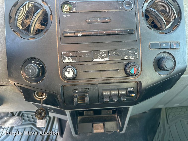 image for item EP0917 2014 Ford F250 flatbed pickup truck