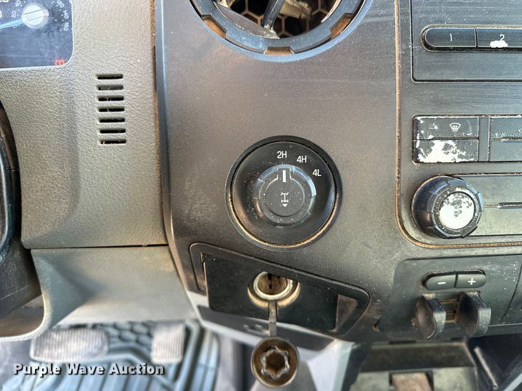 image for item EP0917 2014 Ford F250 flatbed pickup truck