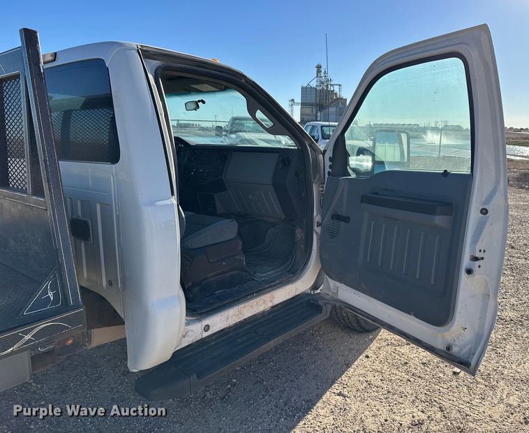 image for item EP0917 2014 Ford F250 flatbed pickup truck