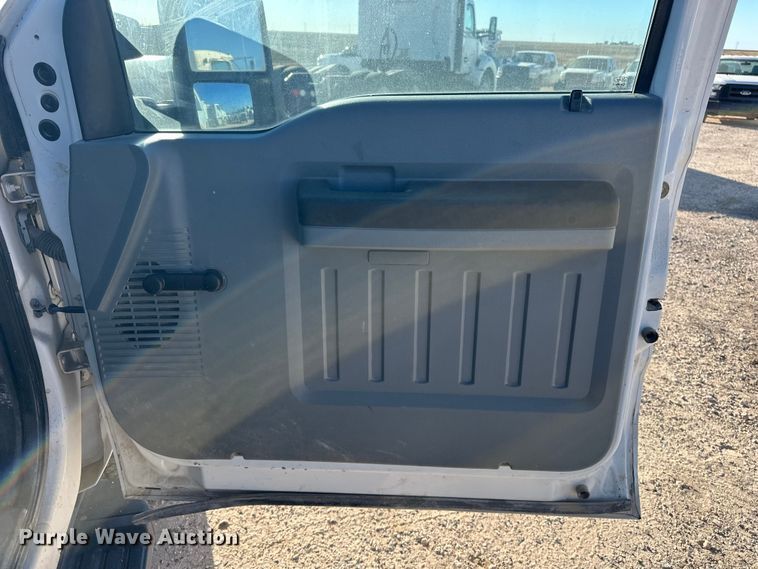 image for item EP0917 2014 Ford F250 flatbed pickup truck