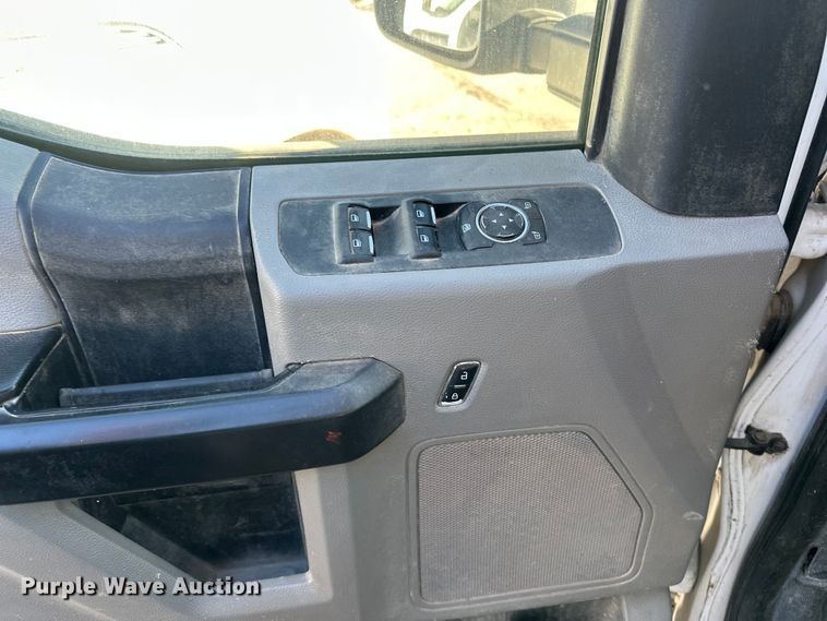 image for item EP0918 2017 Ford F250 SuperCab pickup truck