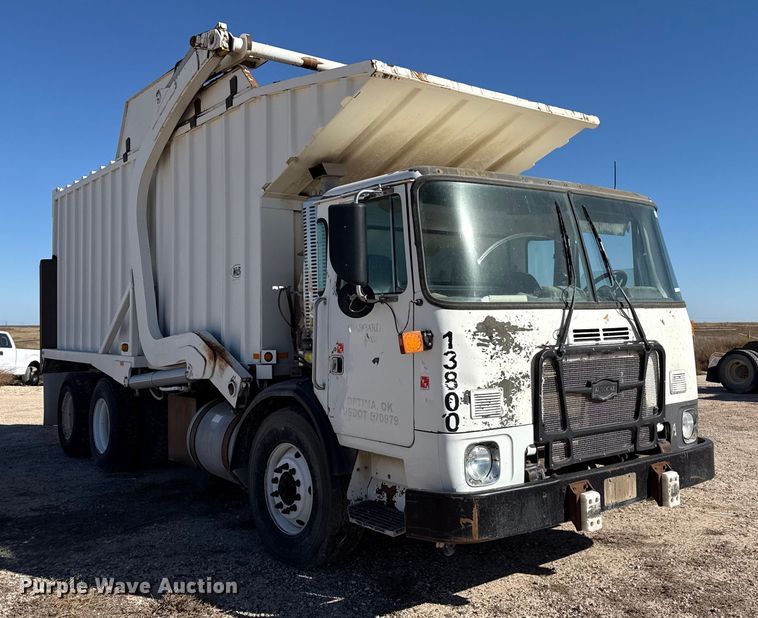 image for item EP0921 2013 Autocar Xpeditor refuse truck