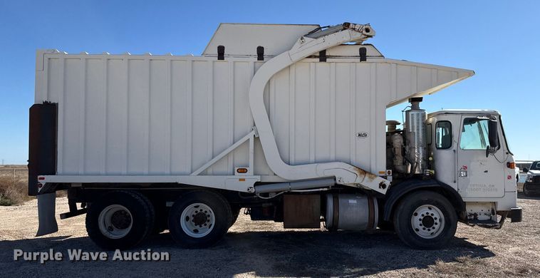 image for item EP0921 2013 Autocar Xpeditor refuse truck