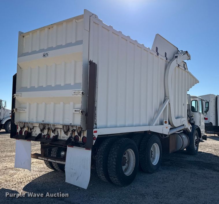 image for item EP0921 2013 Autocar Xpeditor refuse truck