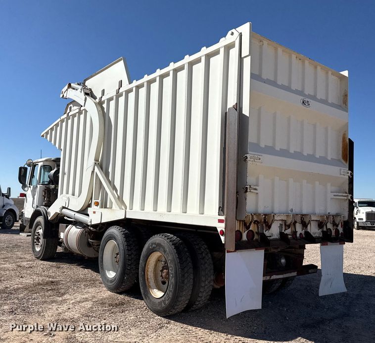 image for item EP0921 2013 Autocar Xpeditor refuse truck