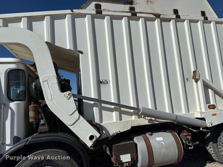 image for item EP0921 2013 Autocar Xpeditor refuse truck