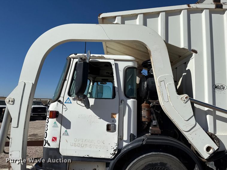 image for item EP0921 2013 Autocar Xpeditor refuse truck