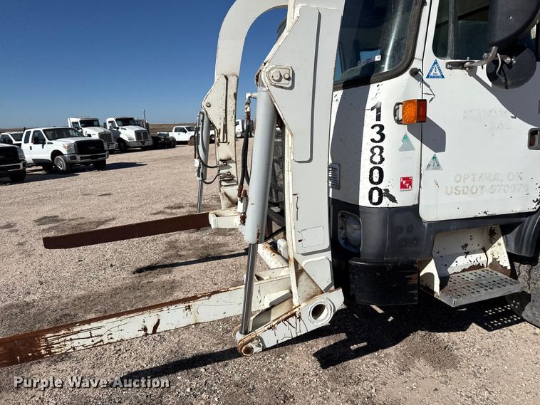 image for item EP0921 2013 Autocar Xpeditor refuse truck