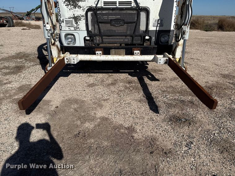 image for item EP0921 2013 Autocar Xpeditor refuse truck