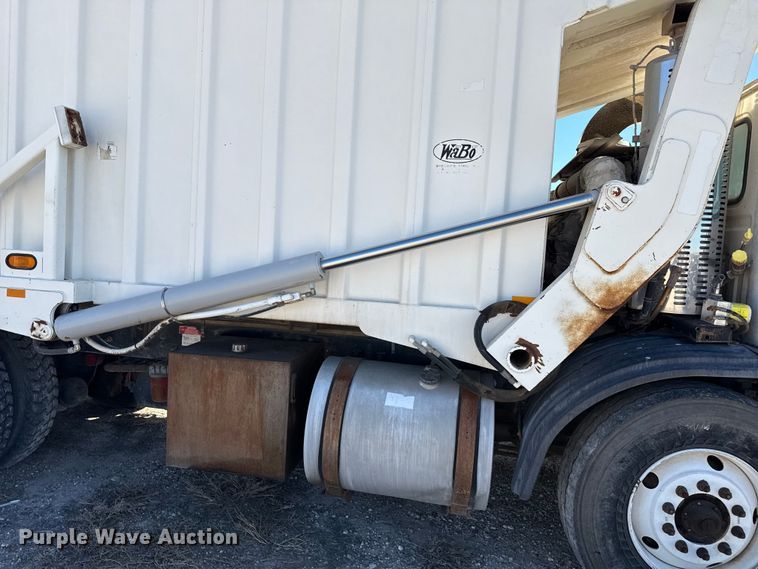 image for item EP0921 2013 Autocar Xpeditor refuse truck