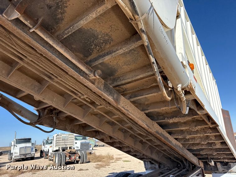 image for item EP0921 2013 Autocar Xpeditor refuse truck