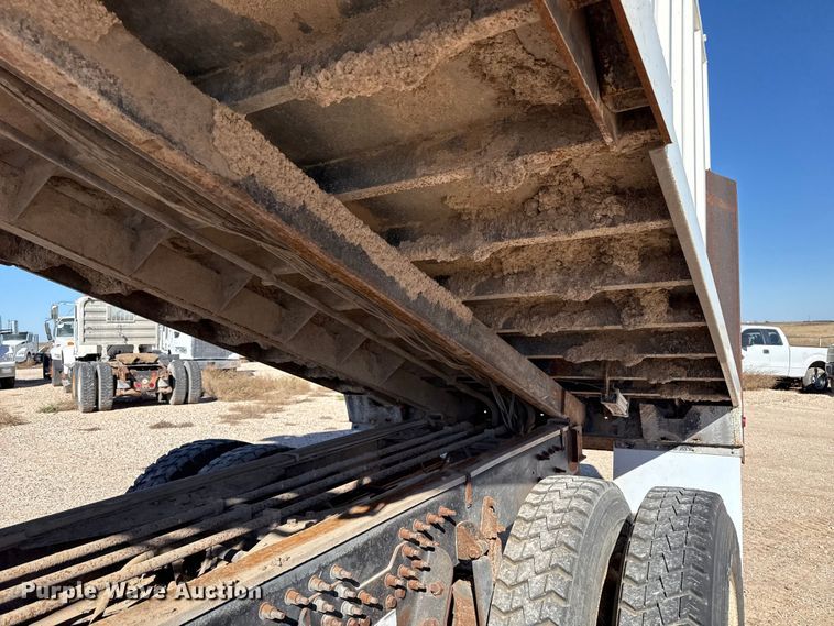 image for item EP0921 2013 Autocar Xpeditor refuse truck