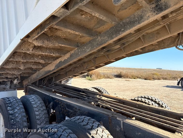 image for item EP0921 2013 Autocar Xpeditor refuse truck