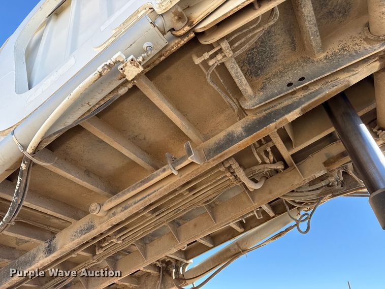 image for item EP0921 2013 Autocar Xpeditor refuse truck