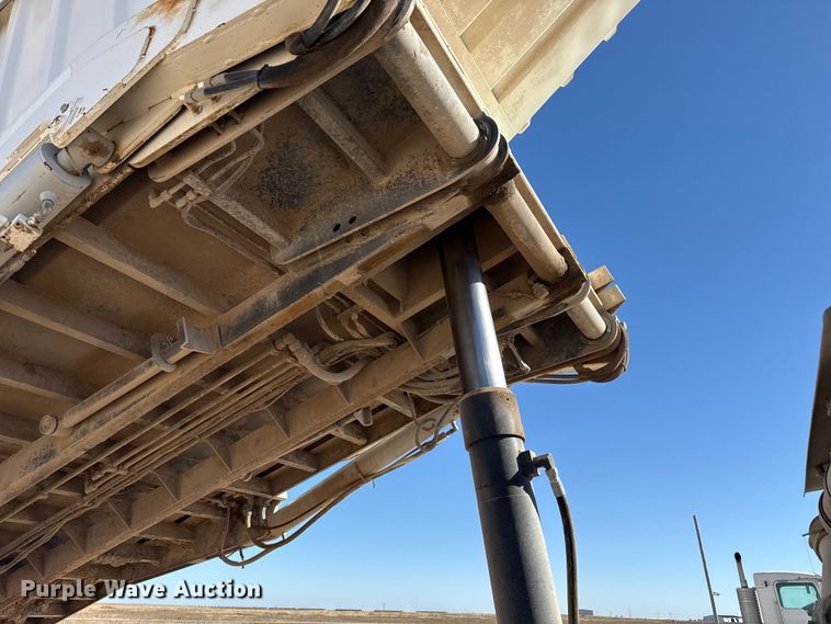 image for item EP0921 2013 Autocar Xpeditor refuse truck