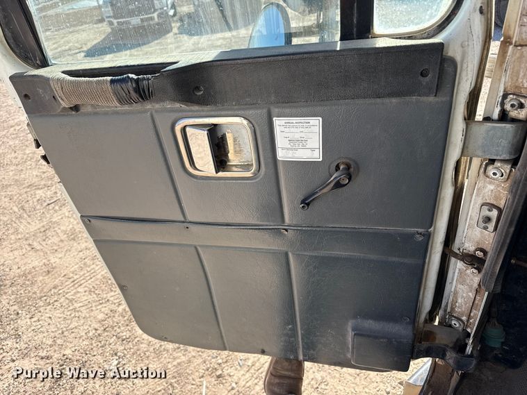 image for item EP0921 2013 Autocar Xpeditor refuse truck