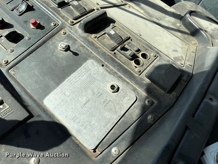 image for item EP0921 2013 Autocar Xpeditor refuse truck