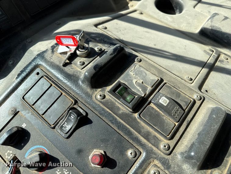 image for item EP0921 2013 Autocar Xpeditor refuse truck