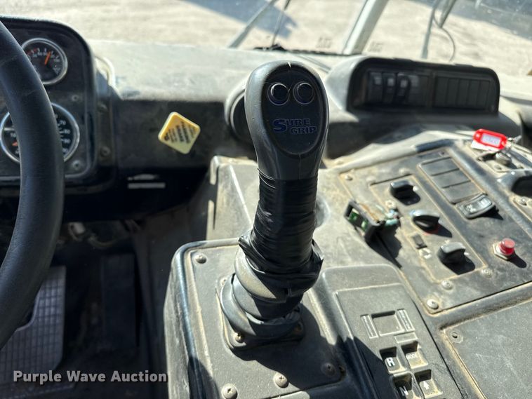 image for item EP0921 2013 Autocar Xpeditor refuse truck