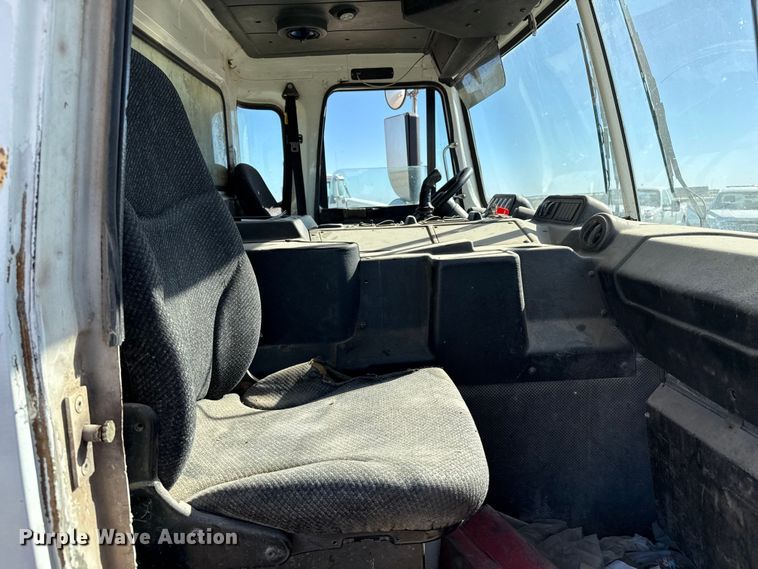 image for item EP0921 2013 Autocar Xpeditor refuse truck