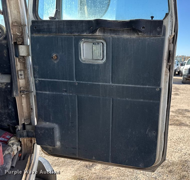 image for item EP0921 2013 Autocar Xpeditor refuse truck