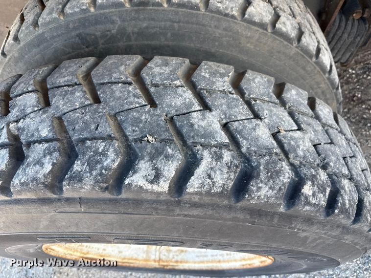 image for item EP0921 2013 Autocar Xpeditor refuse truck