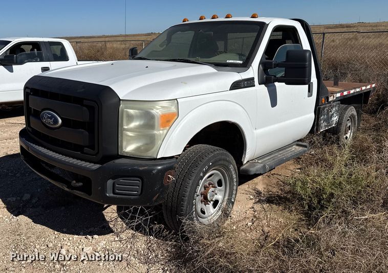 image for item EP0924 2011 Ford F350 flatbed pickup truck
