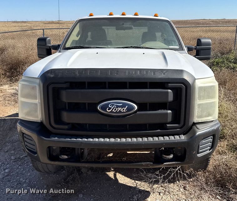 image for item EP0924 2011 Ford F350 flatbed pickup truck