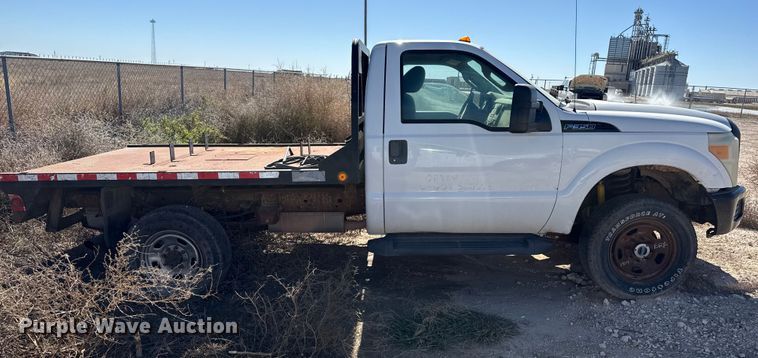 image for item EP0924 2011 Ford F350 flatbed pickup truck