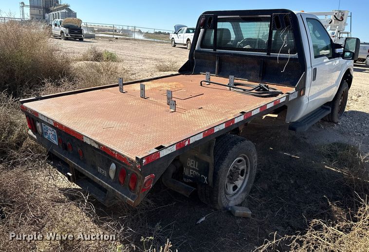 image for item EP0924 2011 Ford F350 flatbed pickup truck