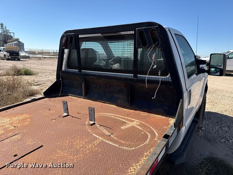 image for item EP0924 2011 Ford F350 flatbed pickup truck