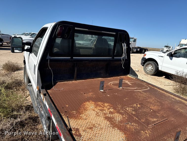 image for item EP0924 2011 Ford F350 flatbed pickup truck