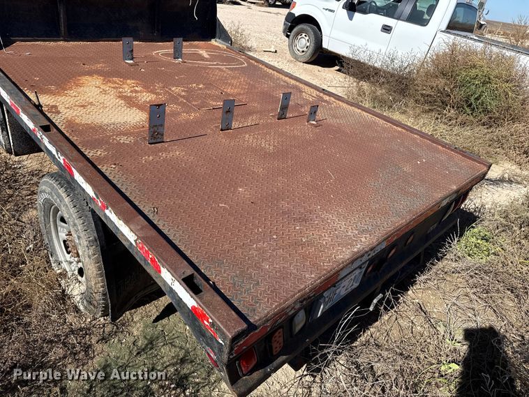 image for item EP0924 2011 Ford F350 flatbed pickup truck