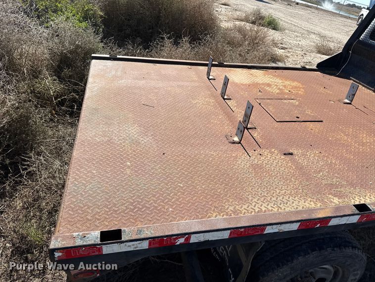 image for item EP0924 2011 Ford F350 flatbed pickup truck