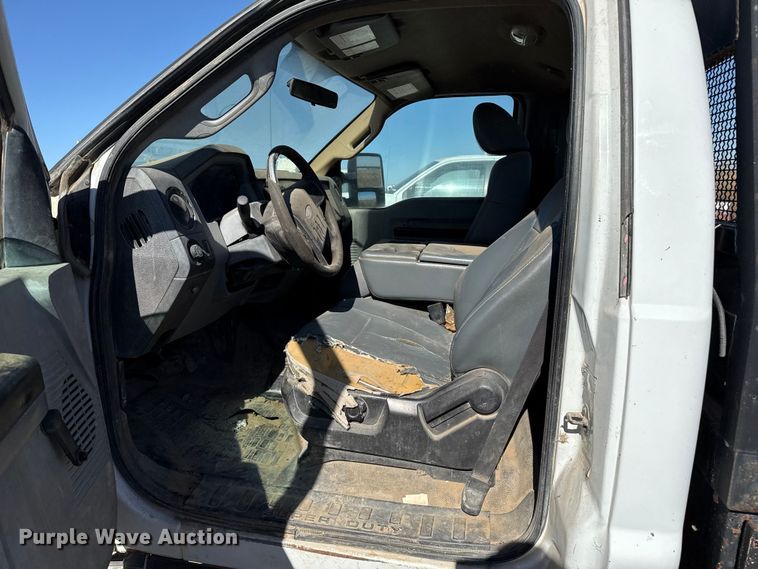 image for item EP0924 2011 Ford F350 flatbed pickup truck