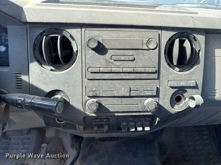 image for item EP0924 2011 Ford F350 flatbed pickup truck