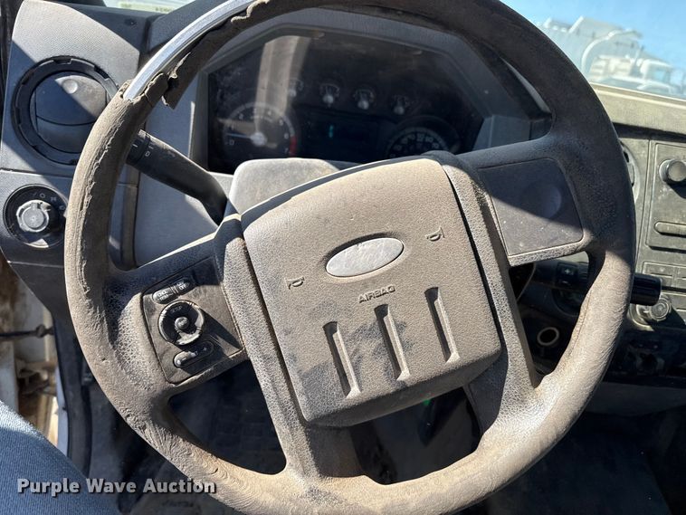 image for item EP0924 2011 Ford F350 flatbed pickup truck