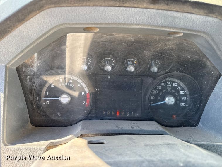 image for item EP0924 2011 Ford F350 flatbed pickup truck