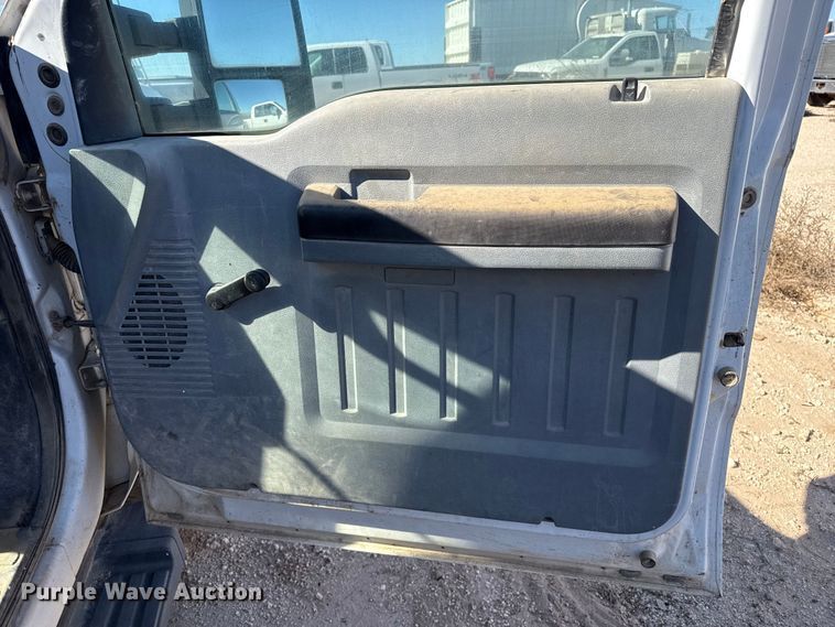 image for item EP0924 2011 Ford F350 flatbed pickup truck